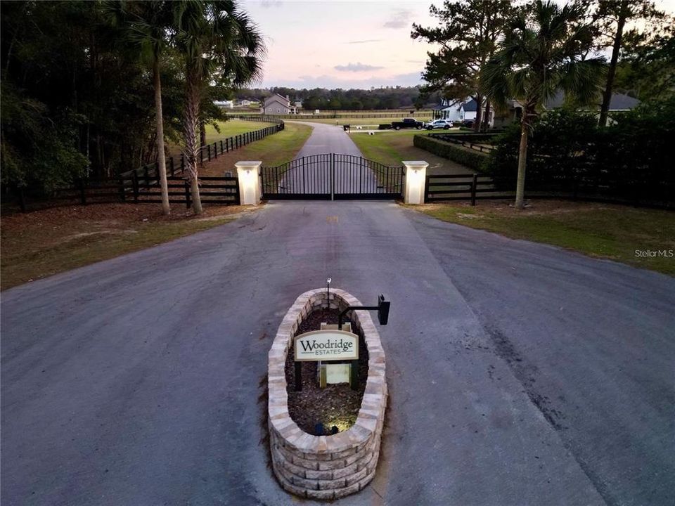 На продажу: $299,000 (5.24 acres)