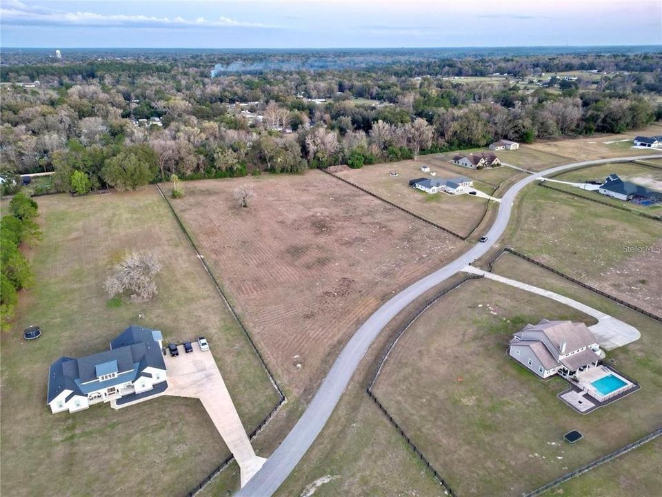 На продажу: $299,000 (5.24 acres)