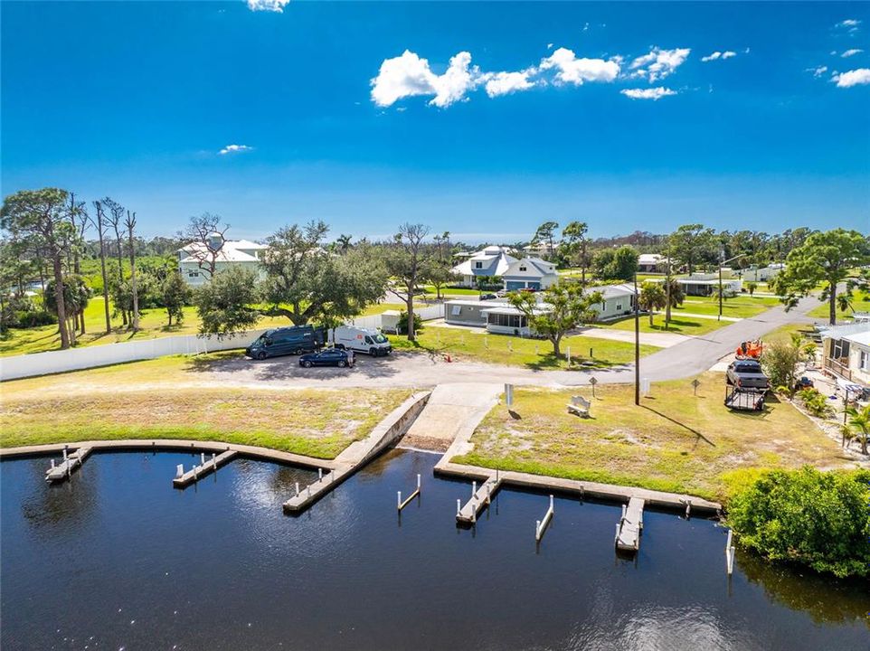 待售: $99,900 (2 贝兹, 1 浴室, 708 平方英尺)