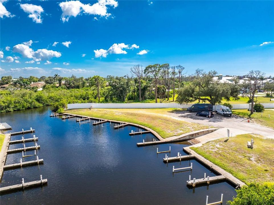 待售: $99,900 (2 贝兹, 1 浴室, 708 平方英尺)