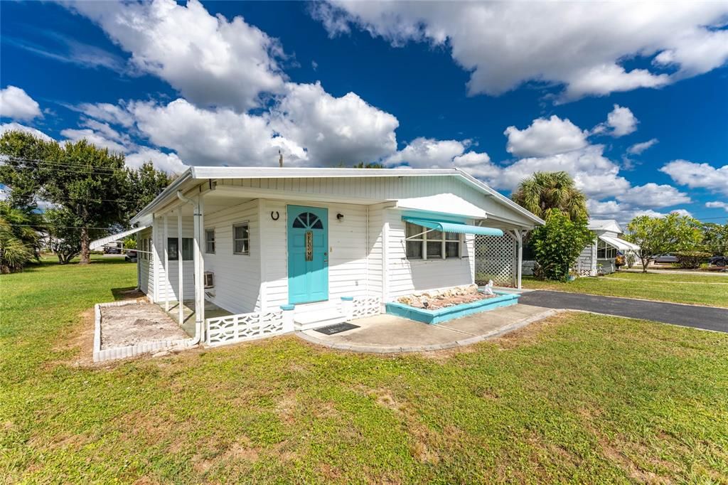 待售: $99,900 (2 贝兹, 1 浴室, 708 平方英尺)