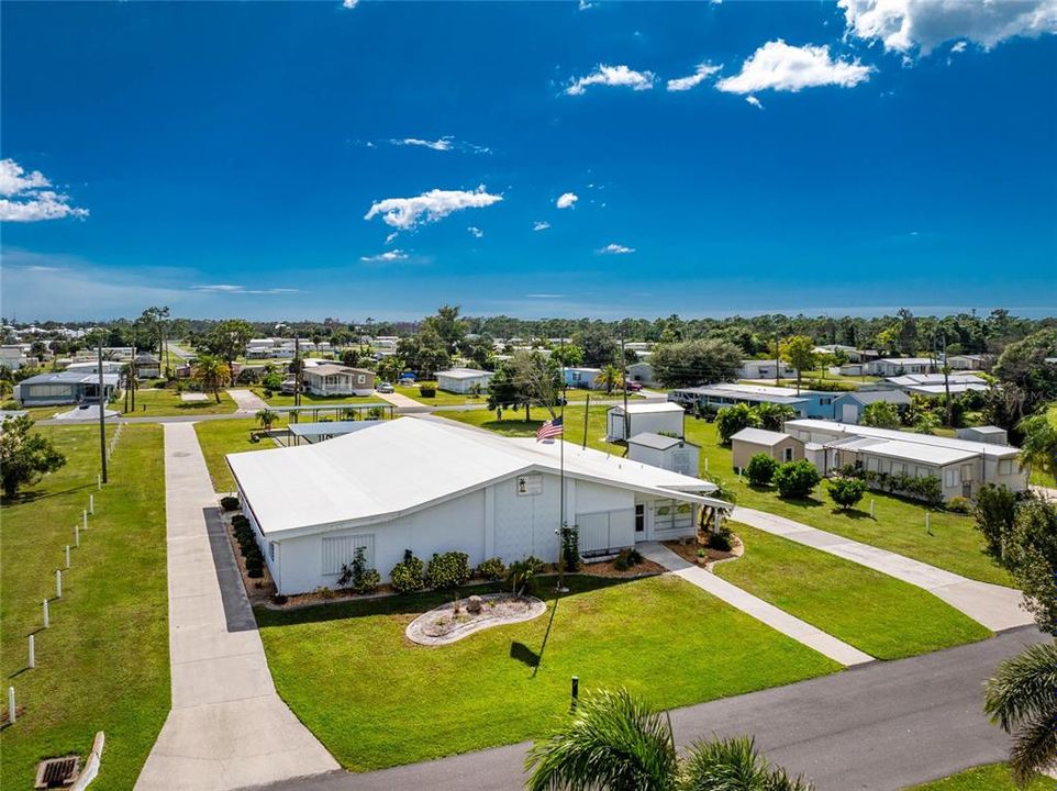 待售: $99,900 (2 贝兹, 1 浴室, 708 平方英尺)