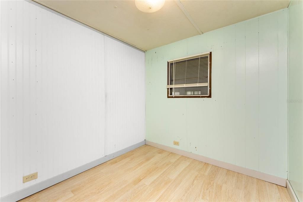 待售: $99,900 (2 贝兹, 1 浴室, 708 平方英尺)