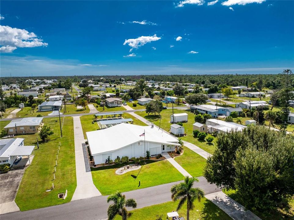 待售: $99,900 (2 贝兹, 1 浴室, 708 平方英尺)