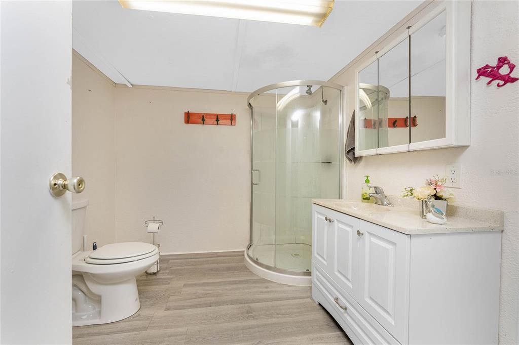 待售: $99,900 (2 贝兹, 1 浴室, 708 平方英尺)