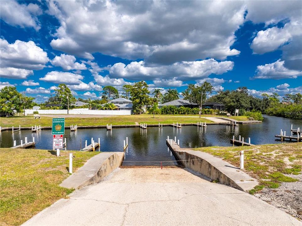 待售: $99,900 (2 贝兹, 1 浴室, 708 平方英尺)