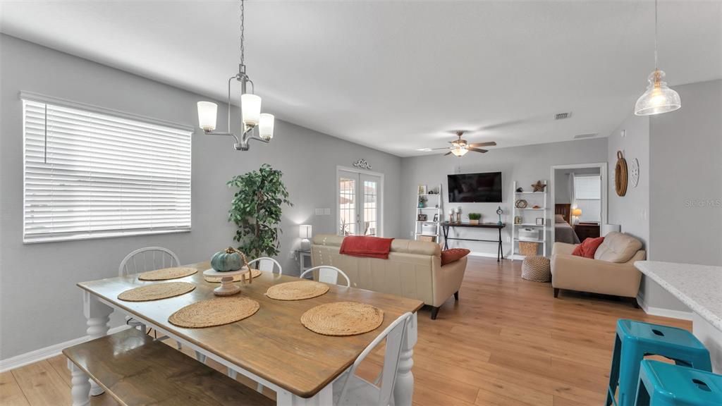 待售: $464,900 (6 贝兹, 3 浴室, 3200 平方英尺)