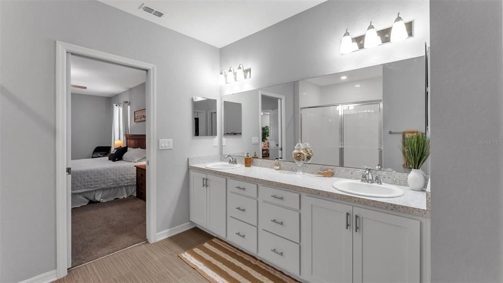 待售: $464,900 (6 贝兹, 3 浴室, 3200 平方英尺)