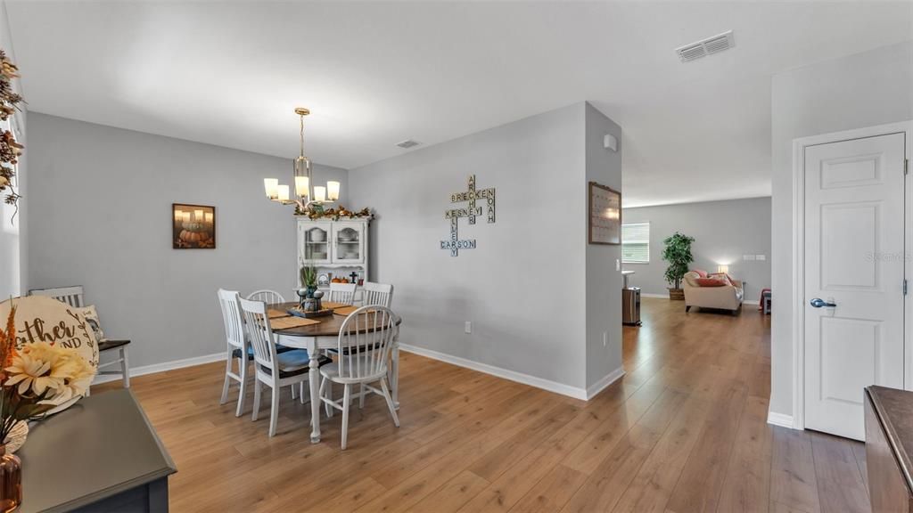 待售: $464,900 (6 贝兹, 3 浴室, 3200 平方英尺)