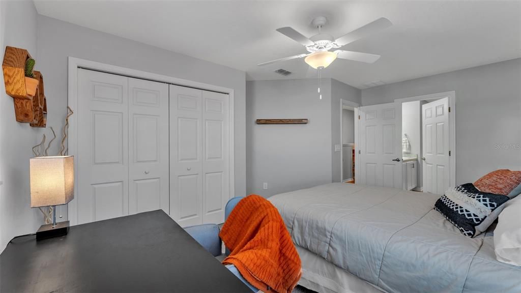 待售: $464,900 (6 贝兹, 3 浴室, 3200 平方英尺)