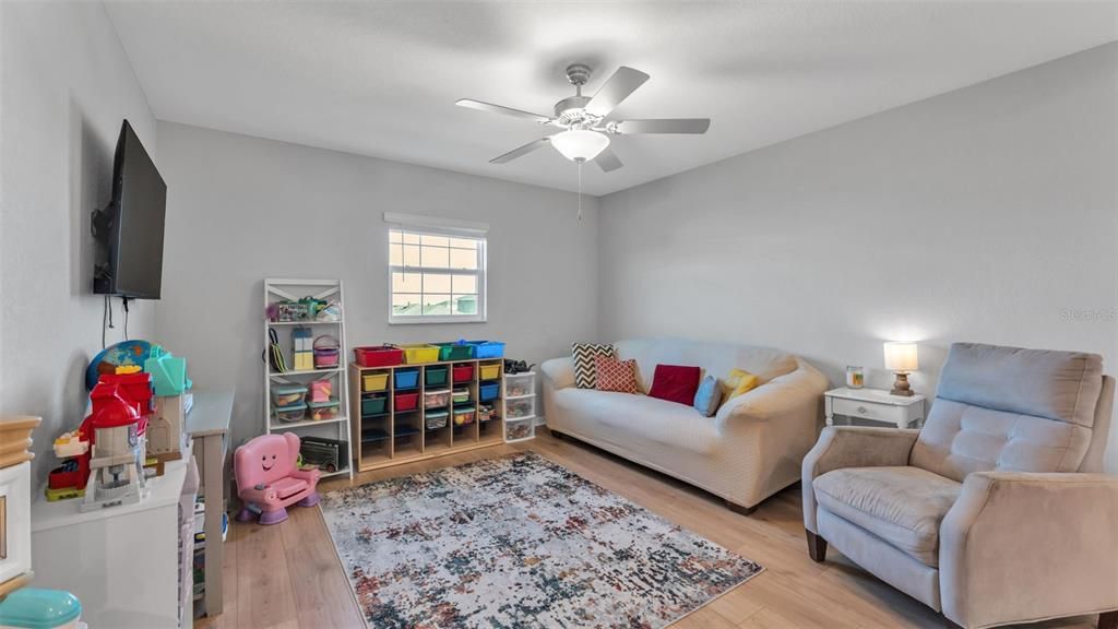 待售: $464,900 (6 贝兹, 3 浴室, 3200 平方英尺)