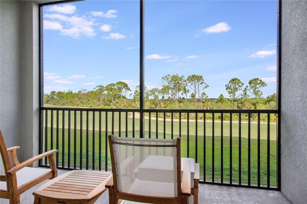 合同活跃: $279,900 (2 贝兹, 2 浴室, 1124 平方英尺)