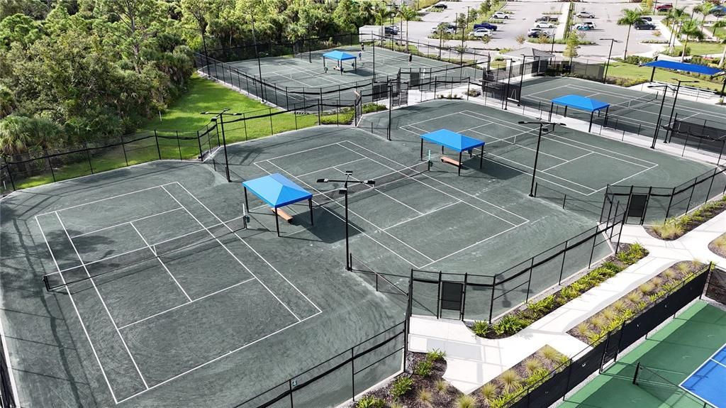 合同活跃: $279,900 (2 贝兹, 2 浴室, 1124 平方英尺)