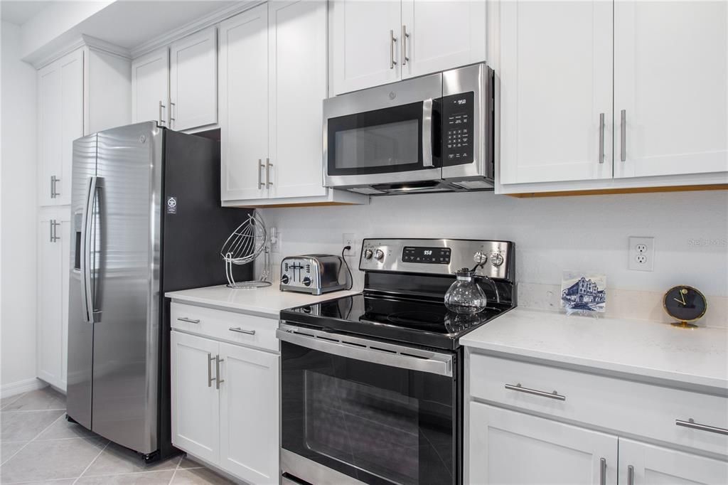 合同活跃: $279,900 (2 贝兹, 2 浴室, 1124 平方英尺)