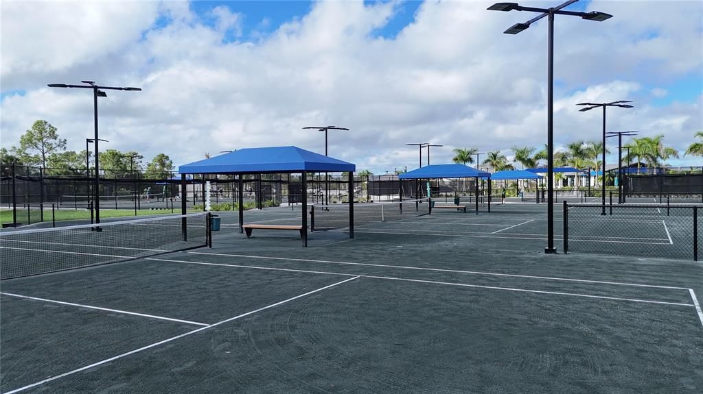 合同活跃: $279,900 (2 贝兹, 2 浴室, 1124 平方英尺)