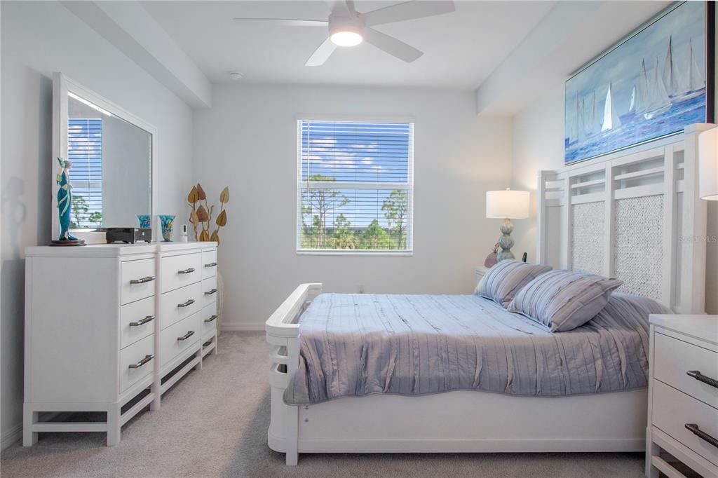 合同活跃: $279,900 (2 贝兹, 2 浴室, 1124 平方英尺)