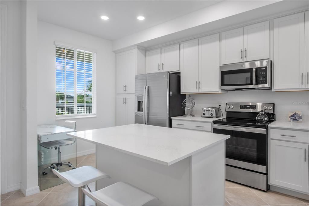 合同活跃: $279,900 (2 贝兹, 2 浴室, 1124 平方英尺)