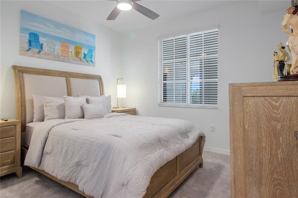 合同活跃: $279,900 (2 贝兹, 2 浴室, 1124 平方英尺)