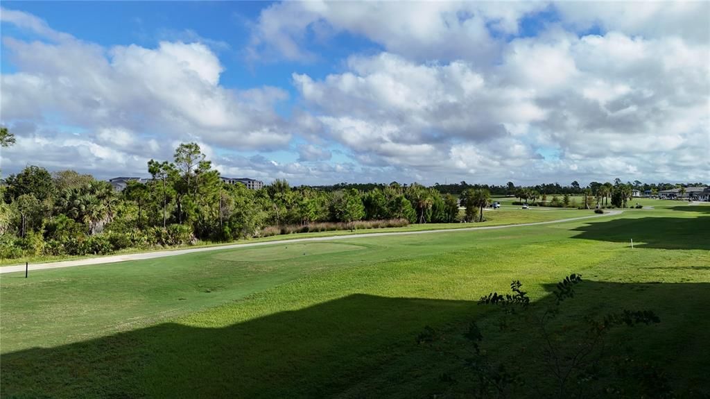 合同活跃: $279,900 (2 贝兹, 2 浴室, 1124 平方英尺)