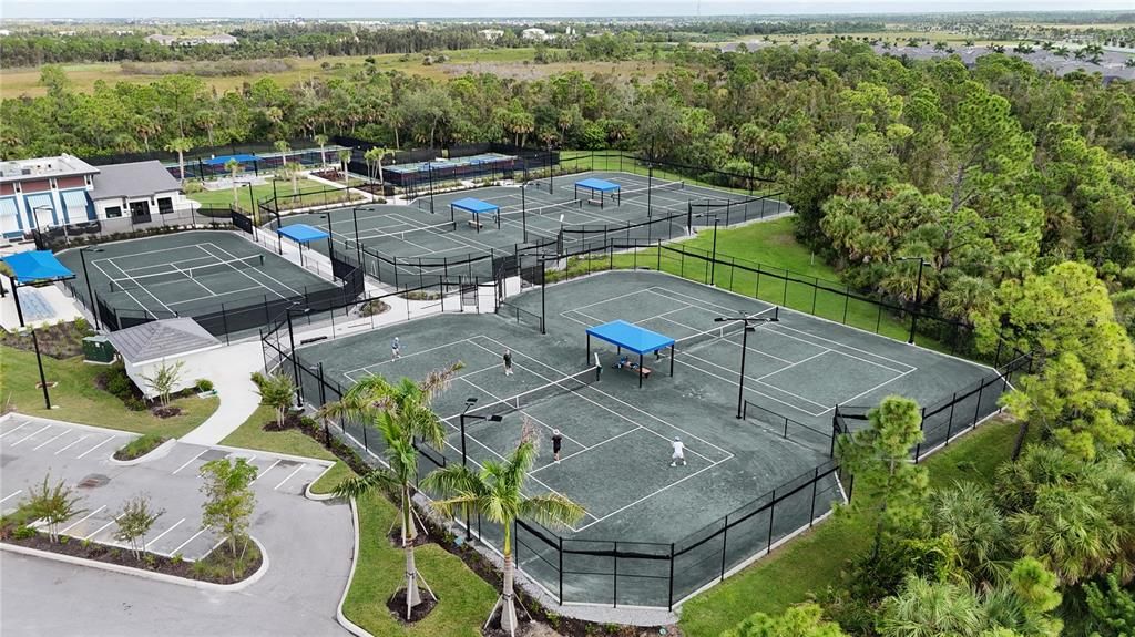 合同活跃: $279,900 (2 贝兹, 2 浴室, 1124 平方英尺)