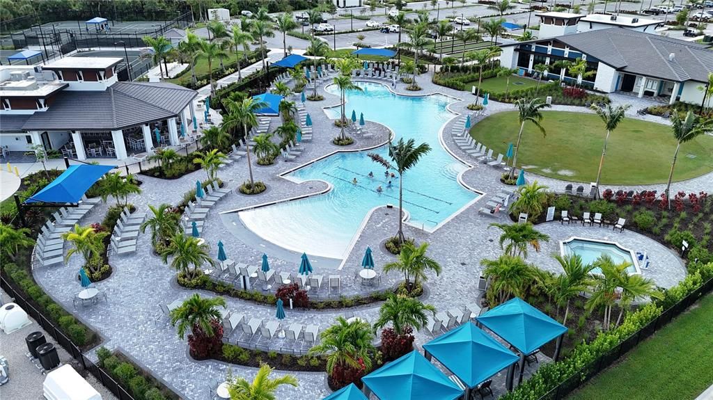 合同活跃: $279,900 (2 贝兹, 2 浴室, 1124 平方英尺)