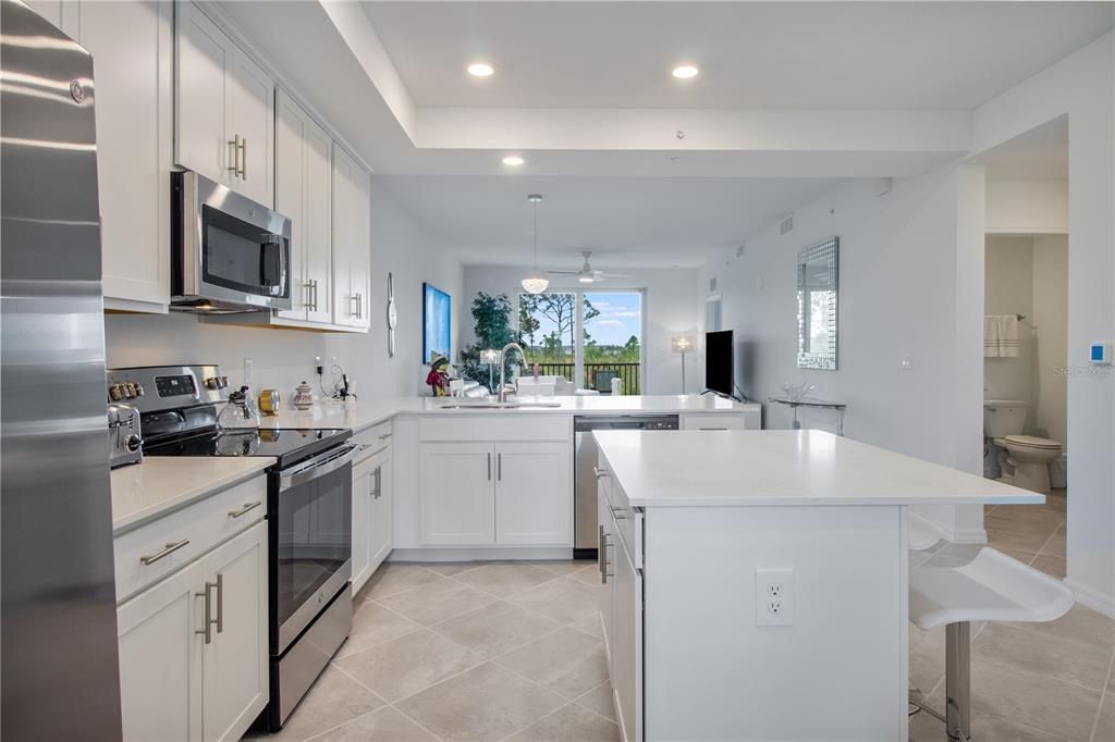 合同活跃: $279,900 (2 贝兹, 2 浴室, 1124 平方英尺)