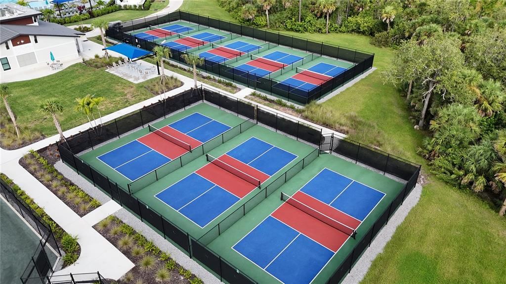 合同活跃: $279,900 (2 贝兹, 2 浴室, 1124 平方英尺)