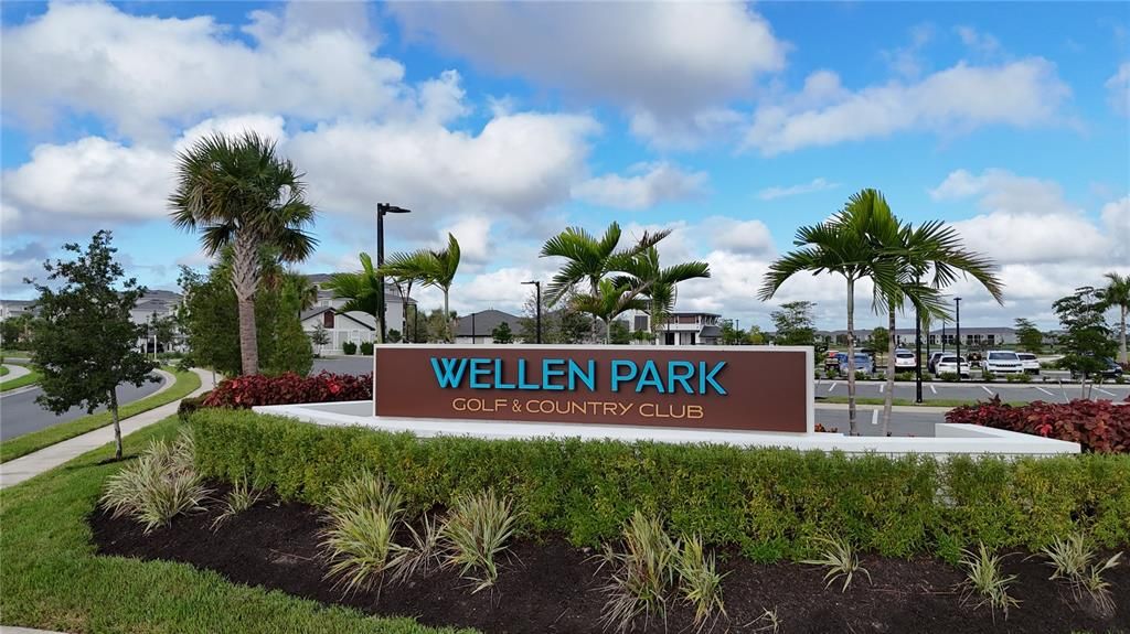 合同活跃: $279,900 (2 贝兹, 2 浴室, 1124 平方英尺)