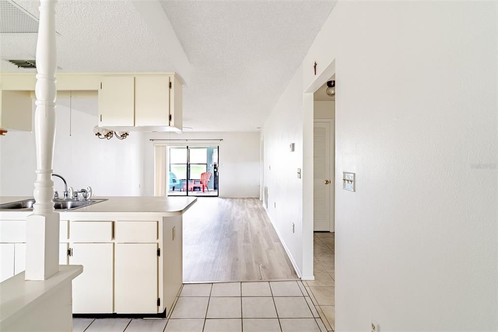 待售: $147,000 (2 贝兹, 2 浴室, 1029 平方英尺)