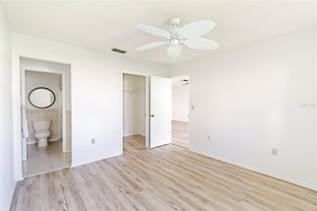 待售: $147,000 (2 贝兹, 2 浴室, 1029 平方英尺)