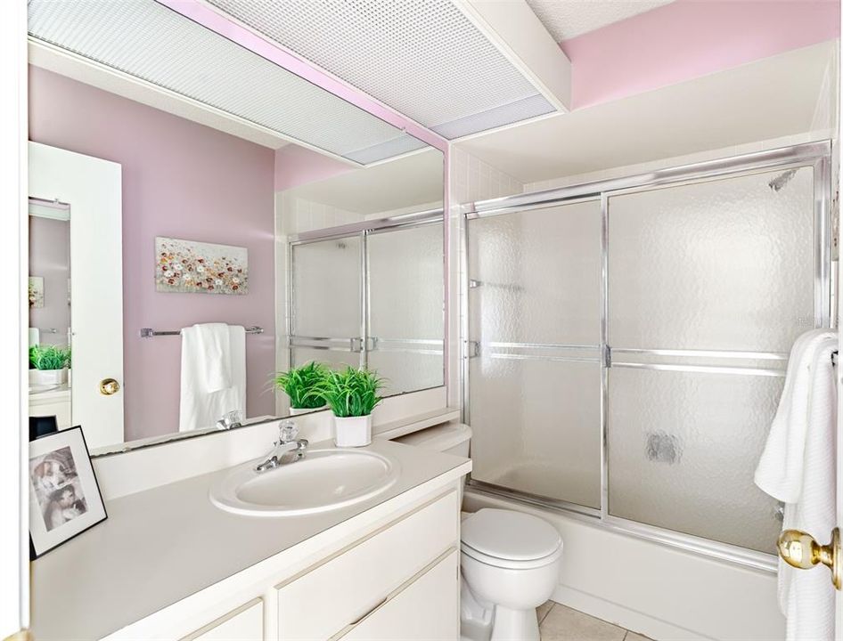 待售: $147,000 (2 贝兹, 2 浴室, 1029 平方英尺)