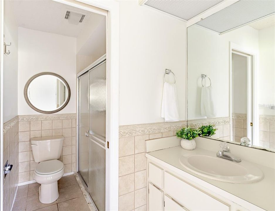 待售: $147,000 (2 贝兹, 2 浴室, 1029 平方英尺)