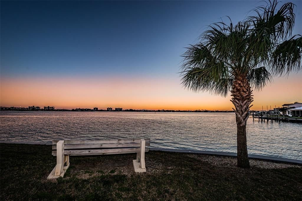 待售: $239,000 (2 贝兹, 2 浴室, 1100 平方英尺)