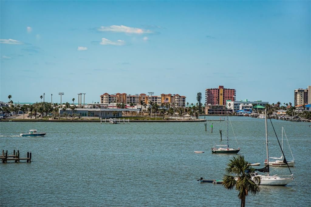 待售: $239,000 (2 贝兹, 2 浴室, 1100 平方英尺)