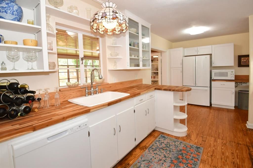 For Sale: $795,000 (2 beds, 2 baths, 1691 Square Feet)