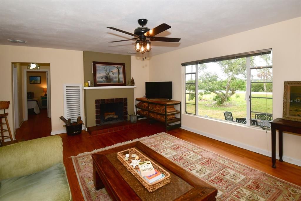 For Sale: $795,000 (2 beds, 2 baths, 1691 Square Feet)