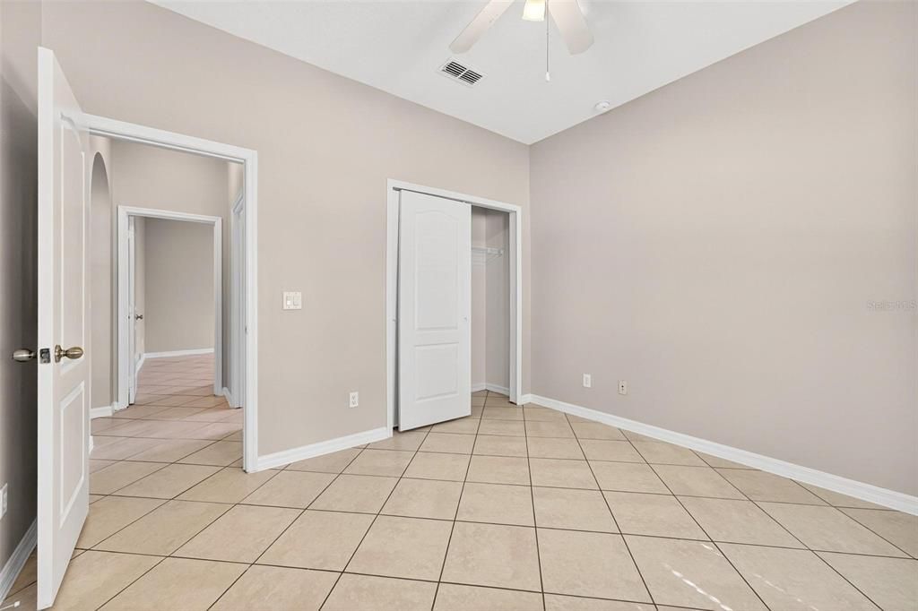 合同活跃: $289,900 (3 贝兹, 2 浴室, 1601 平方英尺)