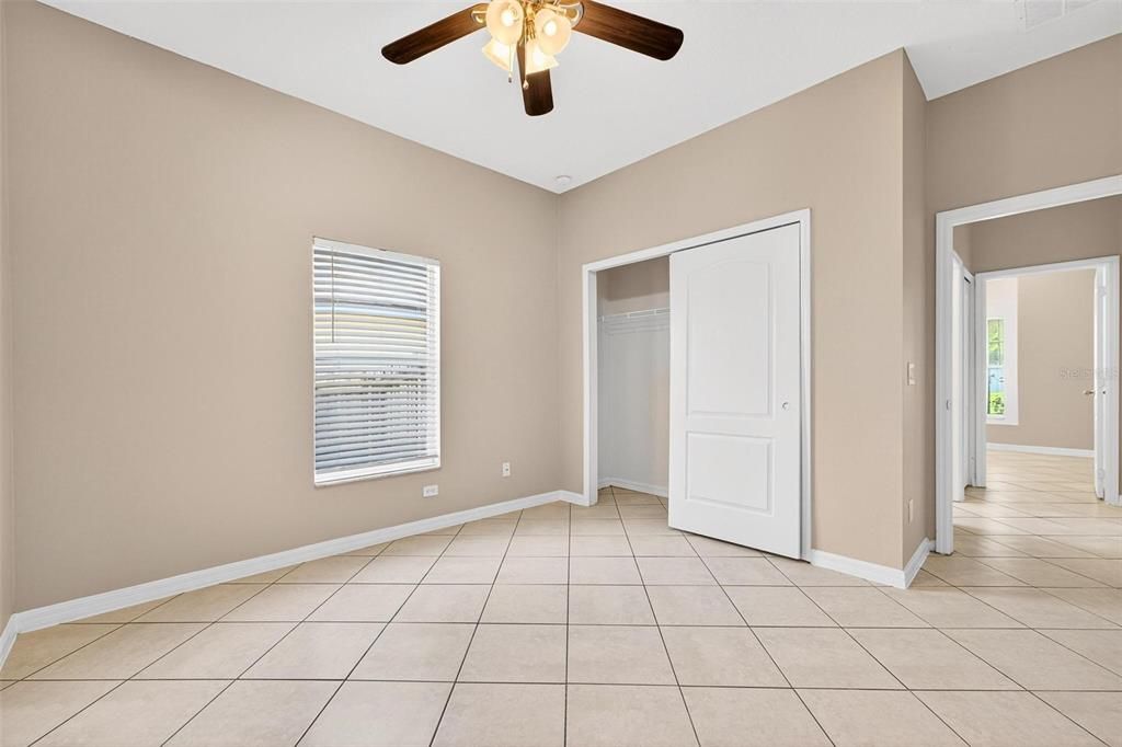 合同活跃: $289,900 (3 贝兹, 2 浴室, 1601 平方英尺)