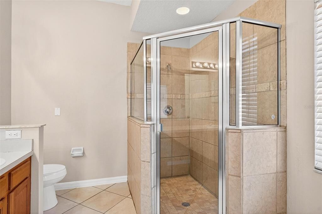 合同活跃: $289,900 (3 贝兹, 2 浴室, 1601 平方英尺)