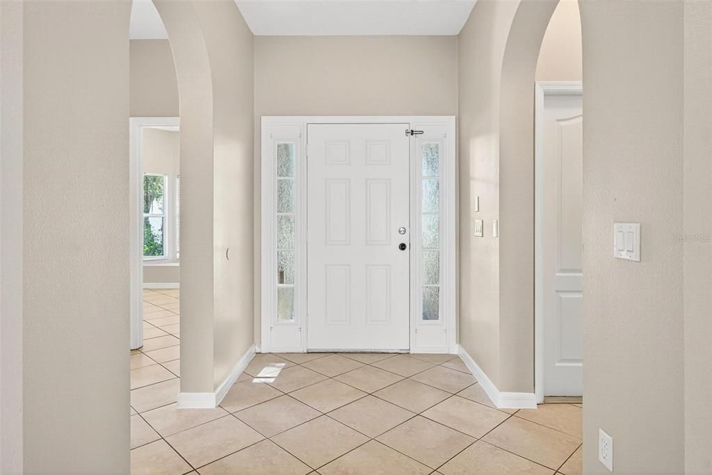 合同活跃: $289,900 (3 贝兹, 2 浴室, 1601 平方英尺)