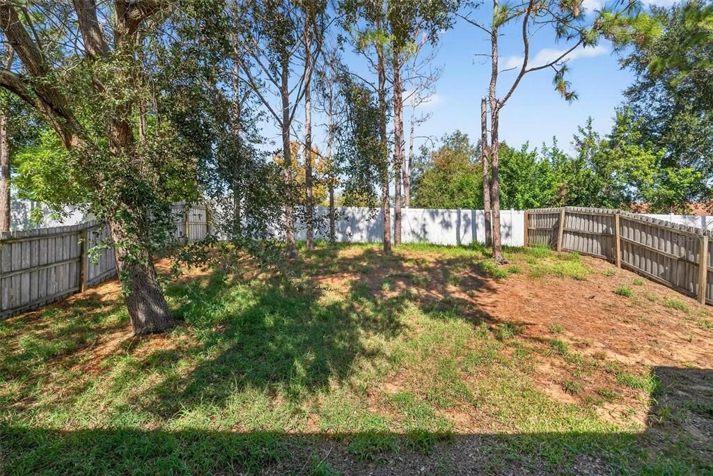 合同活跃: $289,900 (3 贝兹, 2 浴室, 1601 平方英尺)