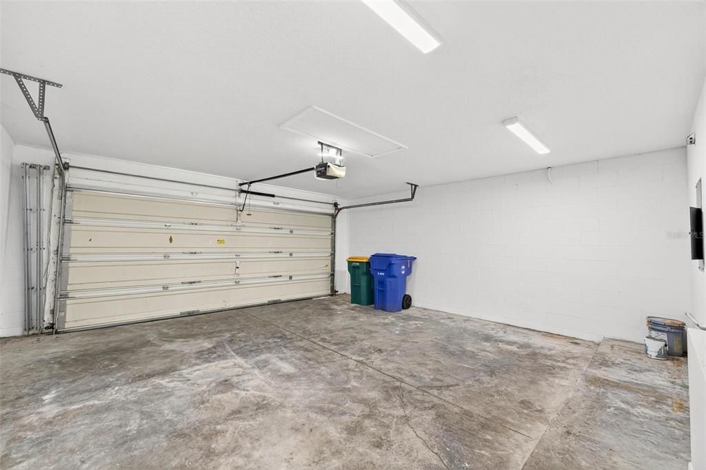 合同活跃: $289,900 (3 贝兹, 2 浴室, 1601 平方英尺)