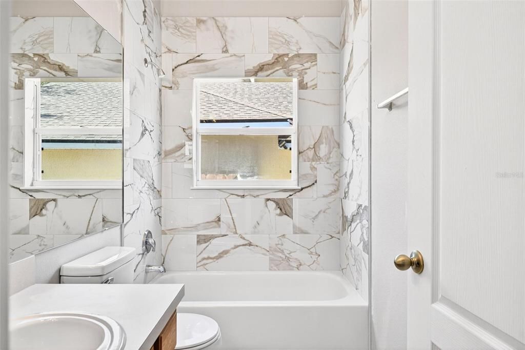 合同活跃: $289,900 (3 贝兹, 2 浴室, 1601 平方英尺)