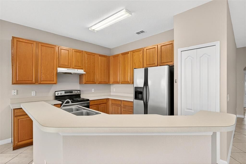 合同活跃: $289,900 (3 贝兹, 2 浴室, 1601 平方英尺)