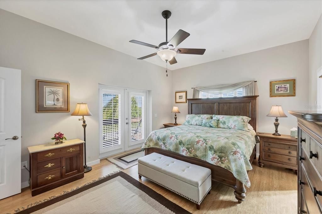 En Venta: $899,000 (3 camas, 3 baños, 2041 Pies cuadrados)