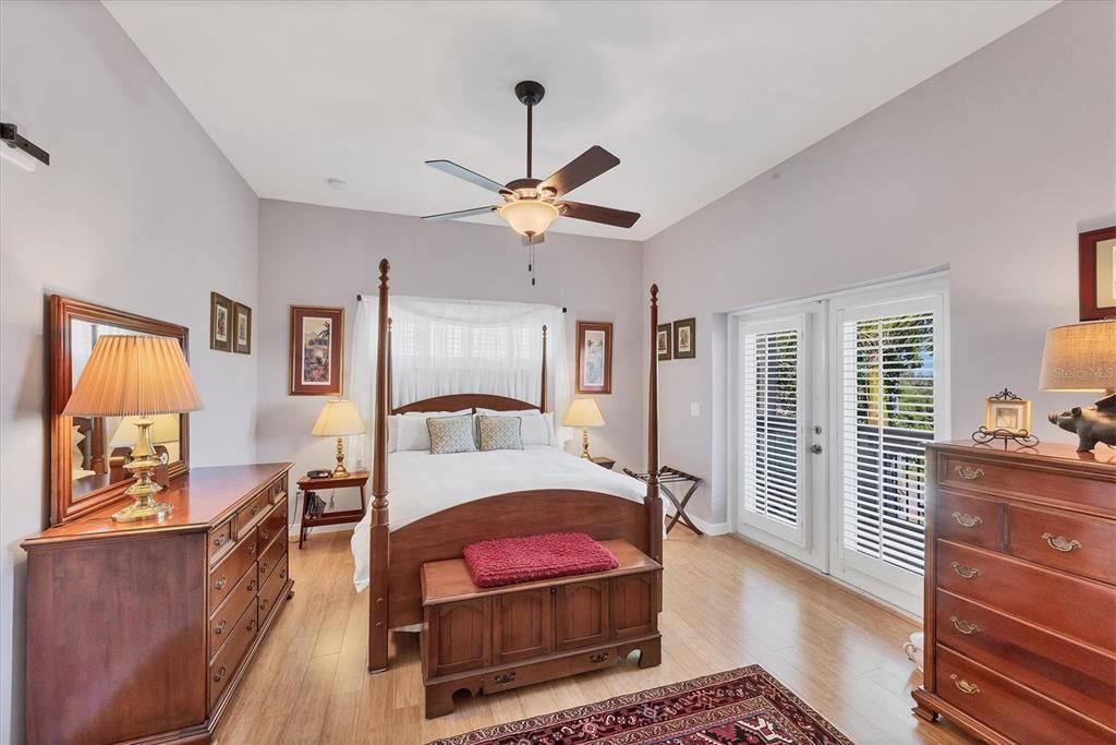 En Venta: $899,000 (3 camas, 3 baños, 2041 Pies cuadrados)