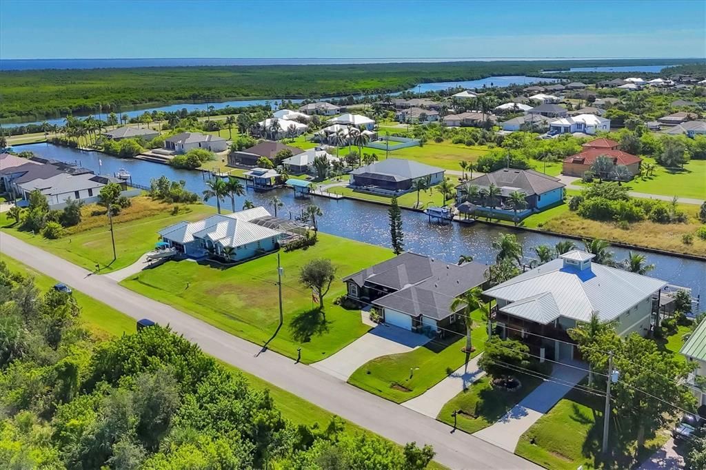 En Venta: $899,000 (3 camas, 3 baños, 2041 Pies cuadrados)