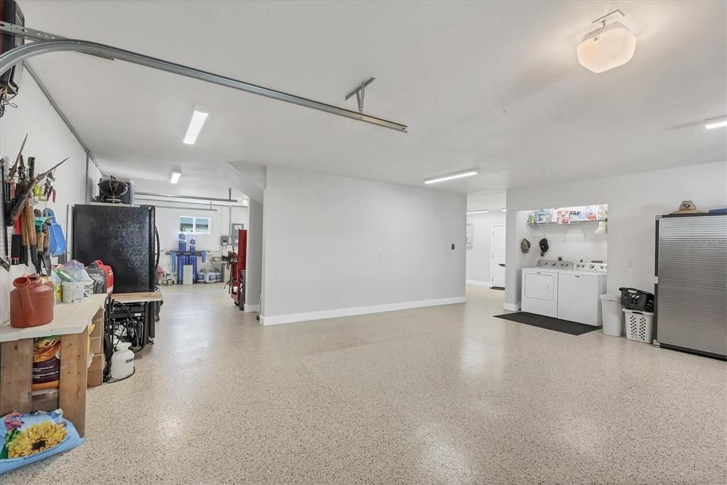 En Venta: $899,000 (3 camas, 3 baños, 2041 Pies cuadrados)