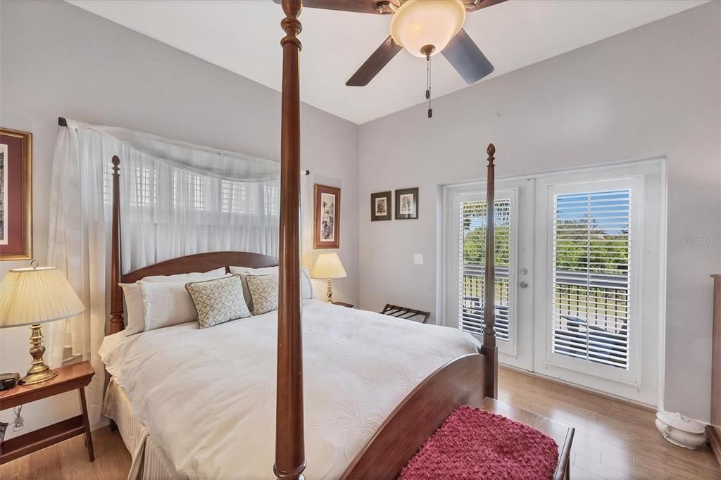 En Venta: $899,000 (3 camas, 3 baños, 2041 Pies cuadrados)