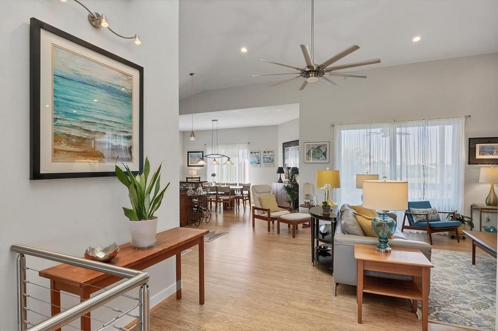 En Venta: $899,000 (3 camas, 3 baños, 2041 Pies cuadrados)